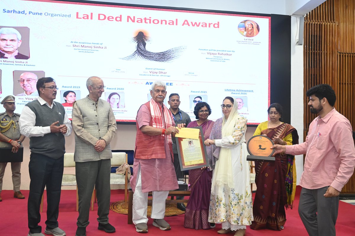 drdarakhshan's tweet photo. Lal Ded National Award.... 
I thank SARHAD for recognising my contribution.

#sanjaynahar https://t.co/OMwUfI9VBr