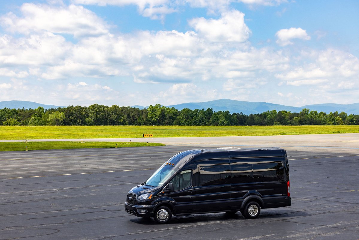 AMBLimo's tweet photo. Start Your Trip the Easy Way. 

Flying out of CHO, RIC, or IAD this spring? Skip the parking hassle and enjoy a smooth, on-time ride with real-time flight tracking.

Arrange your stress-free airport transfer today at (434) 973-5466. https://t.co/KVQa8EQI0A