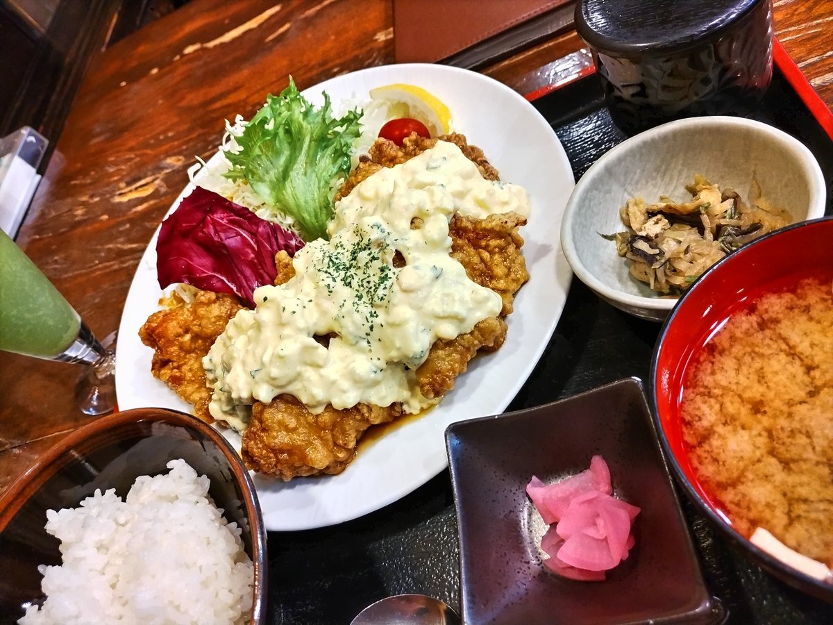 えいよん tweet media