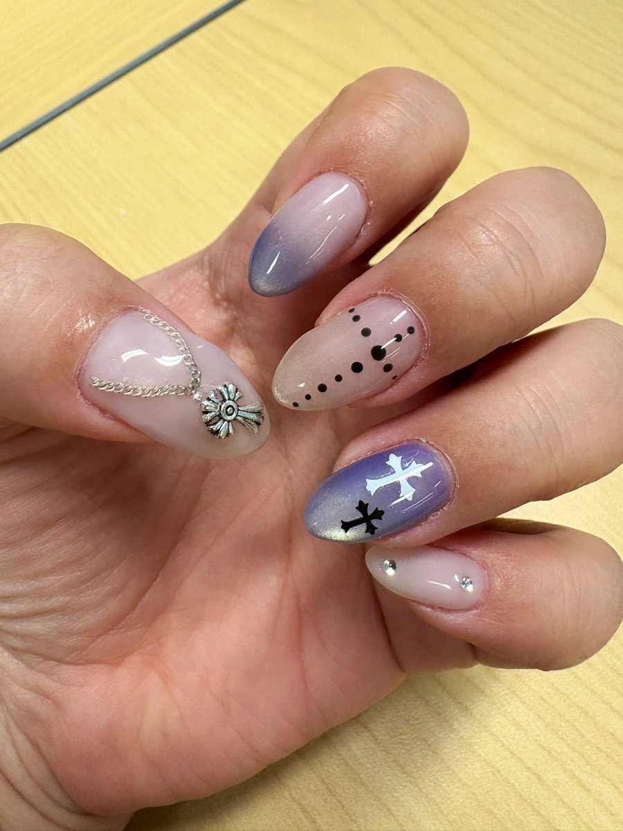 annimutv's tweet photo. Nails ready for Anime North!

lol I will be surprised if they survive the weekend since lol dealers room survival all weekend 😂 gonna find out if getting 3 booths was overzealous. https://t.co/k9Ud8JgD93