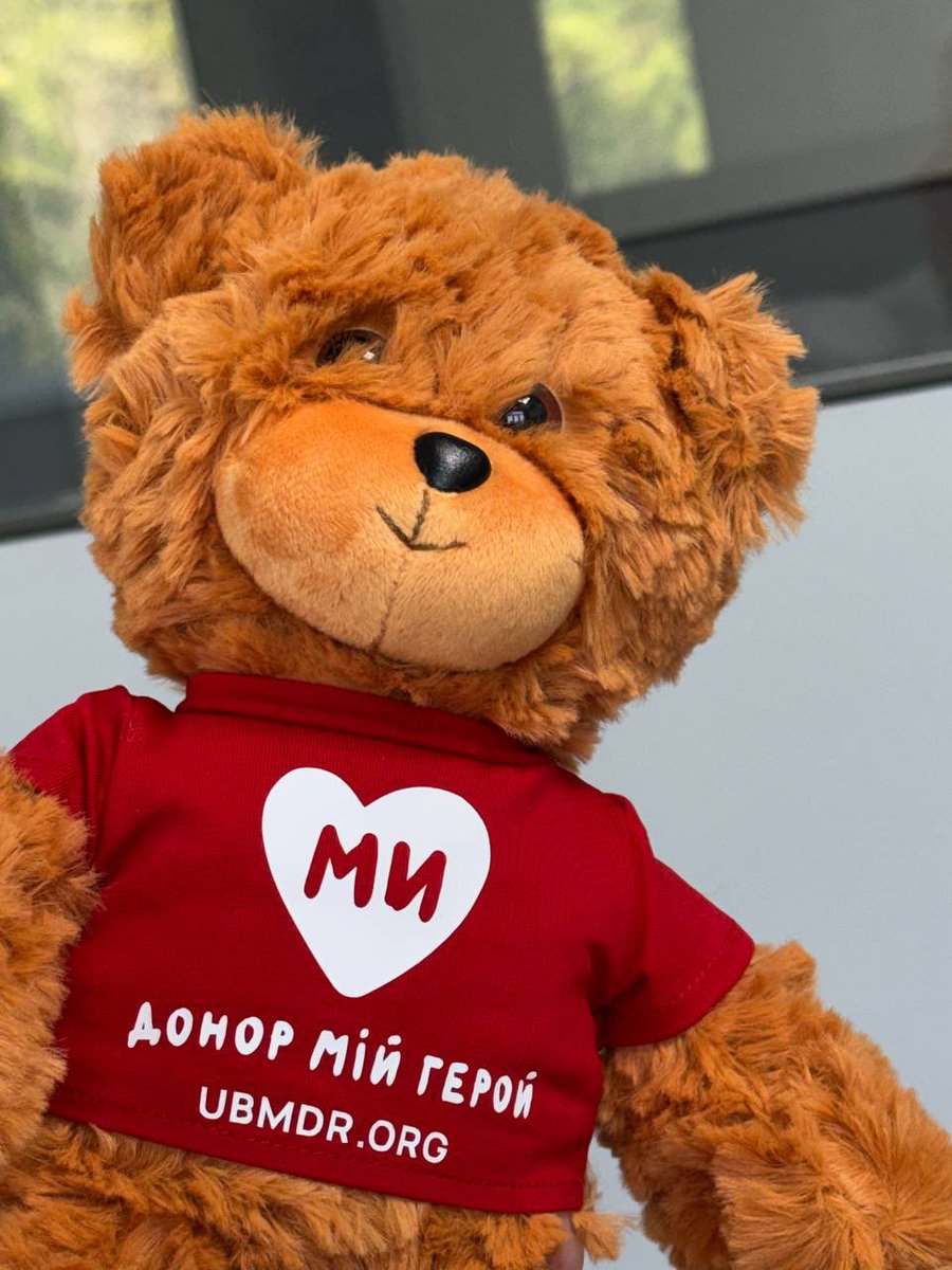 ubmdr's tweet photo. Сьогодні той самий день 🥳, коли відбулась трансплантація кісткового мозку для Євгена @JeckKorsak 🙏

Завдяки роботі Українського реєстру донорів кісткового мозку @ubmdr генетичний близнюк для Євгена знайшовся 🔥

Дякуємо ВСІМ, хто реєструвався! 
(Саме серед вас є та сама людина, яка стала для Жені рятівником) 

Вчора стовбурові клітинки для Жені були доставлені в @Ohmatdyt.

І вже сьогодні — той самий ДЕНЬ 0, як говорять лікарі, для Жені 😍

Ми всією командою реєстру бажаємо Євгену швидкого та безпечного приживлення клітинок та одужання 🙏

Дякуємо команді 1+1 media та ТСН за підтримку, за те, що висвітлюєте важливість роботи Українського реєстру донорів кісткового мозку та важливість того, щоб якомога більше людей були зареєстровані потенційними донорами 🙏

#ubmdr