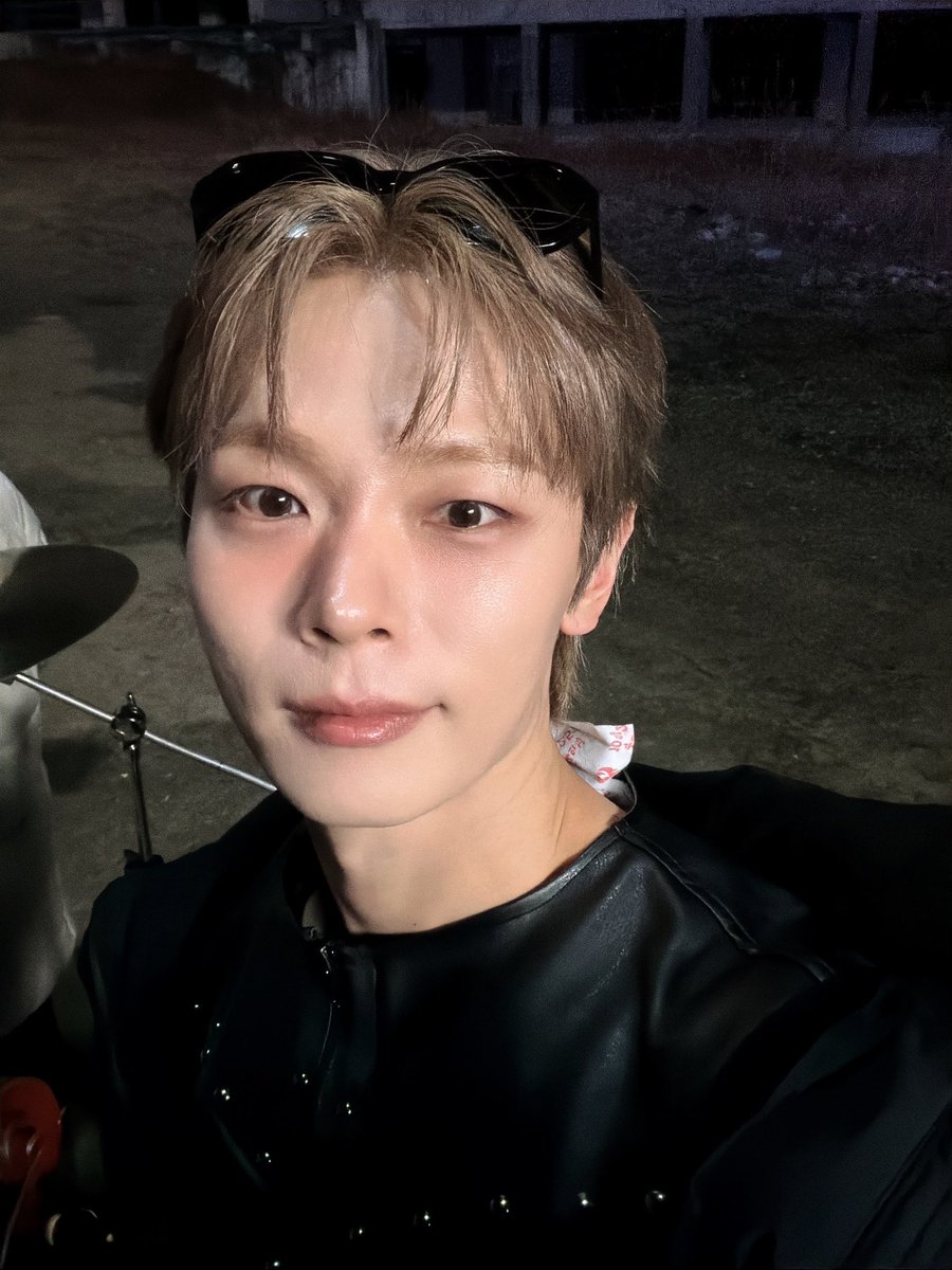 4lucydotcom's tweet photo. 앞으로도 예찬님은 눈 밑까지 뽀용 블러셔로 물들여 주시기 바랍니다. https://t.co/pfASFHuWvb