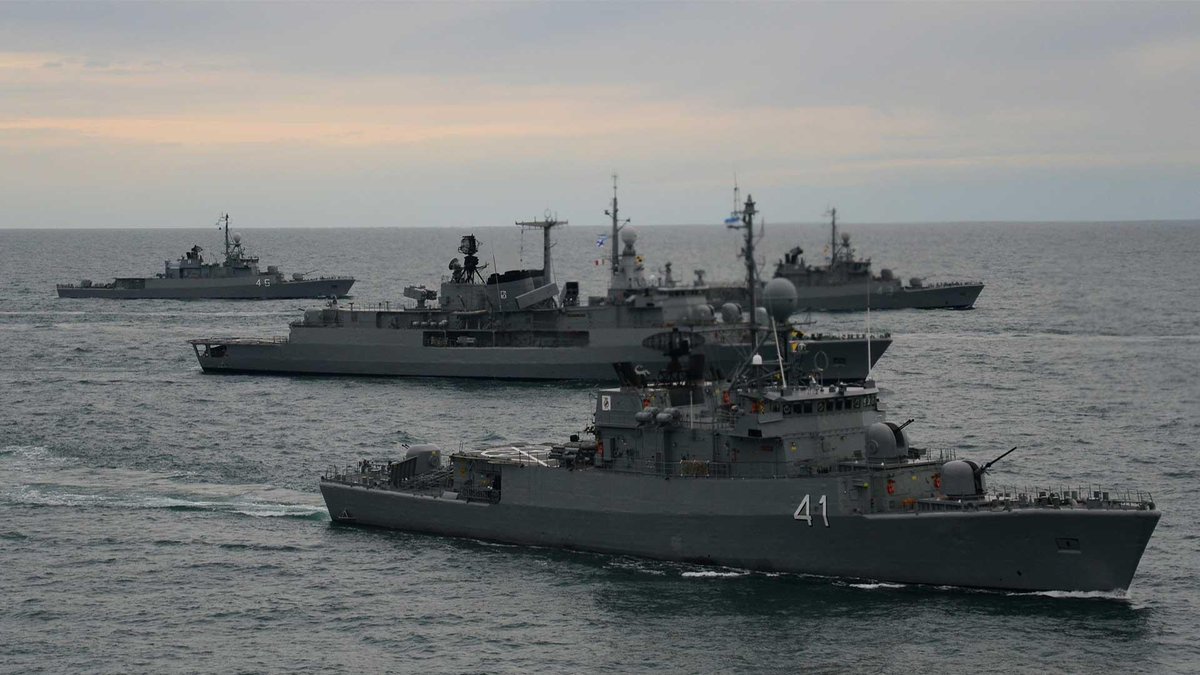 martiniotero's tweet photo. Buques del #ComandoDeLaFlotaDeMar (#COFM) de la #ArmadaArgentina, operando en el #MarArgentino.
En primer plano la #CorbetaMisilística #Meko140A16 (P-41) #ARAEspora (#CBES), luego el #DestructorMisilístico #Meko360H2 (D-13) #ARASarandi (#DESI) y más atrás las Corbetas (P-45) #Robison (#CBRB) y (P-43) #ARASpiro (#CBSP)