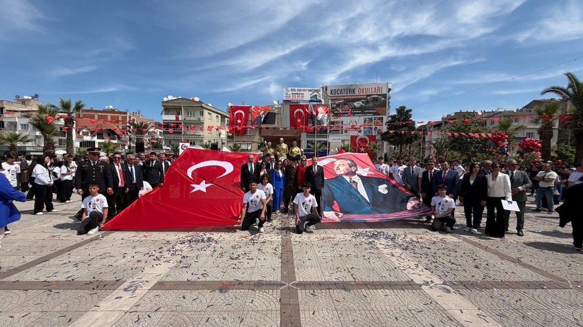 HaticeGozeten's tweet photo. Geleceğimizin teminatı olan gençlerimizin, ülkemizi daha ileriye taşıyacağına olan inancımızla 19 Mayıs Atatürk’ü Anma, Gençlik ve Spor Bayramı’nı en içten dileklerimle kutluyorum. https://t.co/bsVw2oIlhK