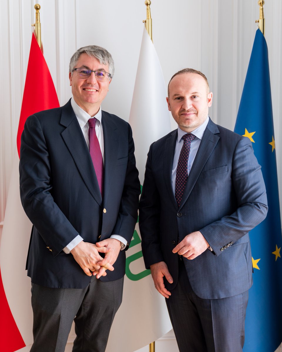 UemitVural's tweet photo. Ich habe mich gefreut, Alexander Rieger im Präsidialbüro zu begrüßen. Vielen Dank für den offenen Austausch zu Dialog, Zusammenhalt und internationalen Perspektiven.

Für die neue Aufgabe in 🇮🇩 als Botschafter wünsche ich viel Erfolg und alles Gute.

➡️ https://t.co/Zu4awa65ZN https://t.co/OwhjI3dKEy