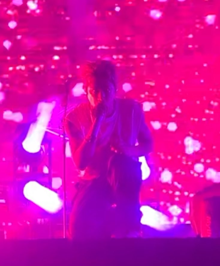 furiyukirara's tweet photo. Satu-satunya interaction sama Taka adalah pas Nasty aku iseng nunjuk sambil melototin Taka, taunya dipelototin balik YAUDAH MAAF 💔 (tetep seneng sih I would deliberately piss him off on purpose) https://t.co/ZGKwC2oEkf