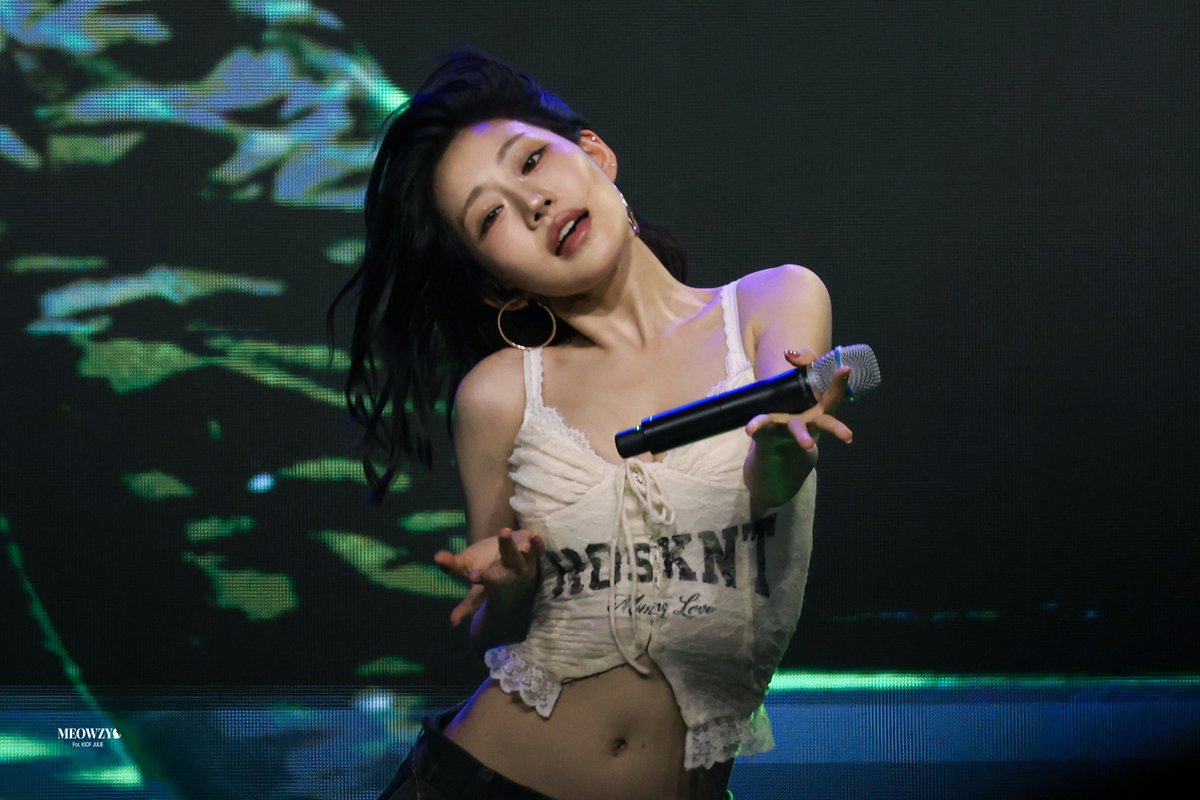 _ME0WZY's tweet photo. 260519 #쥴리 

중단발 쥴리 너무 좋네요

#KISSOFLIFE #KIOF #키스오브라이프 
#JULIE #먕이네쥴냥이 https://t.co/8uRsl4gnQk