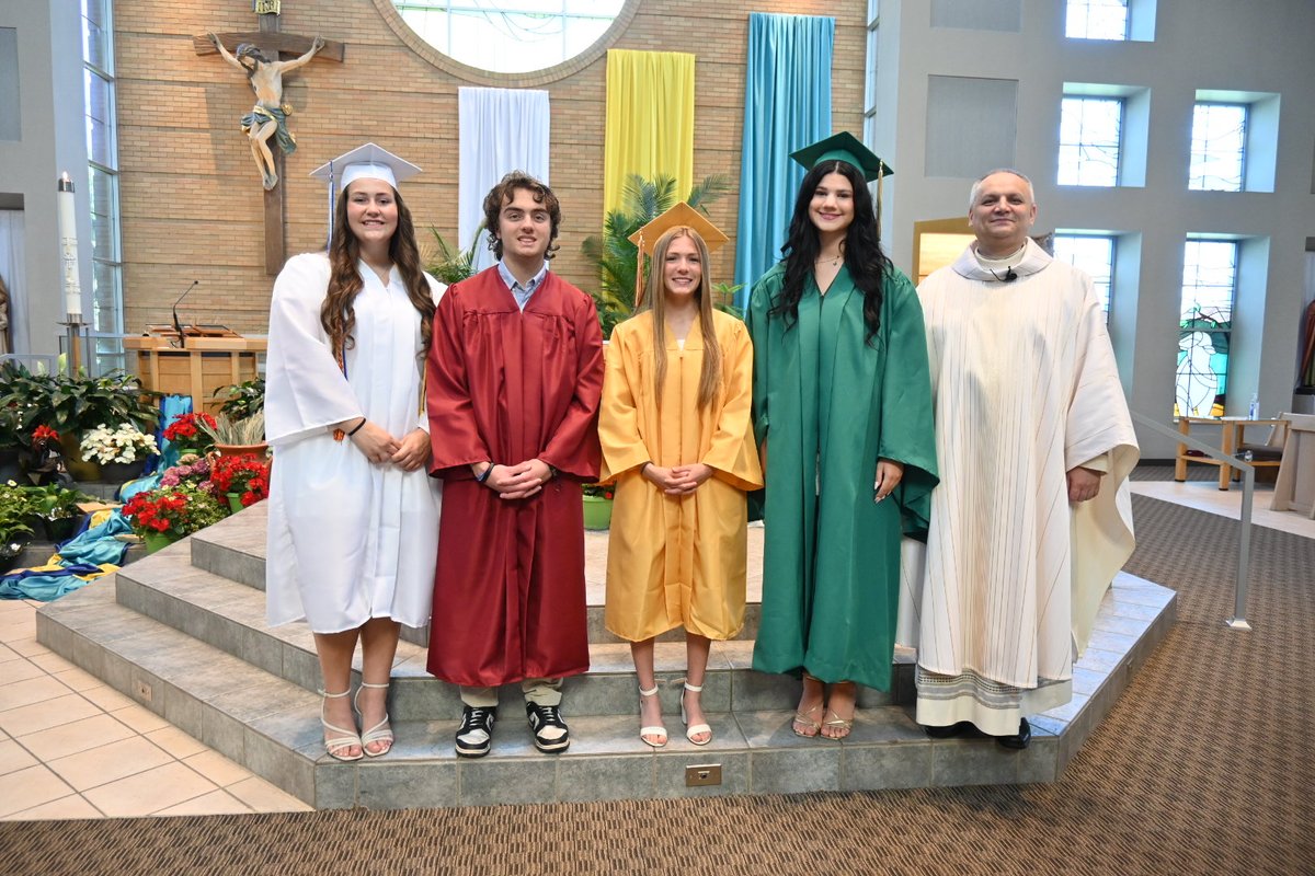 Holy Family tweet media