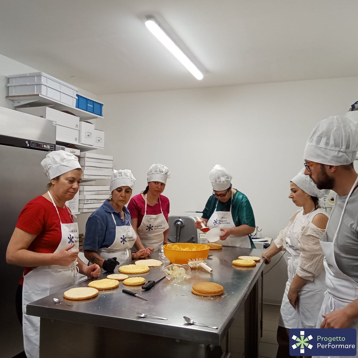 PPerFormare's tweet photo. Dalla frolla ai biscotti, dalle torte da forno ai bignè farciti… fino a sfoglie, salatini e pizzette 🥐🍪🍫🍰✨ Alcuni scatti della 14° Edizione del Corso di Pasticceria Classica ad Aosta 📸 https://t.co/WCprbRCv9L