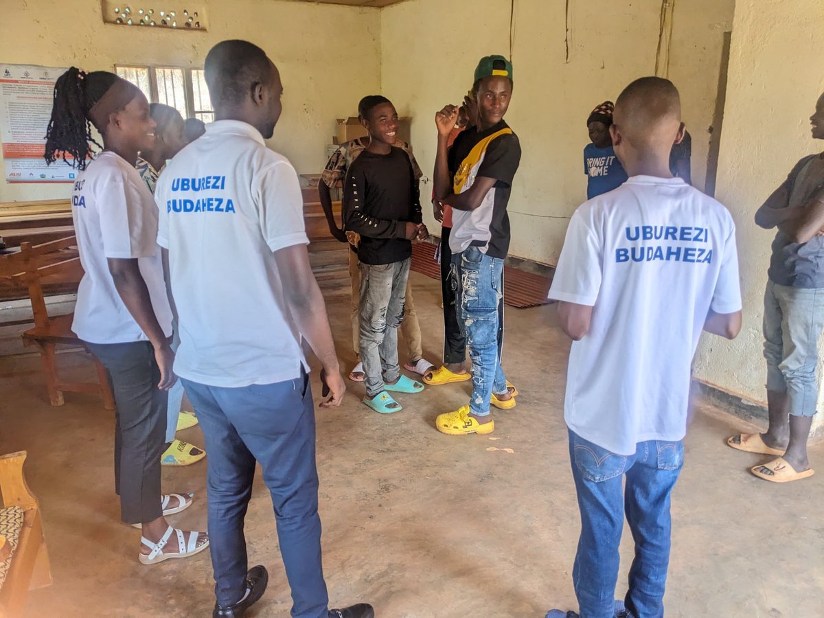 fmiubumuntu's tweet photo. Today, FMI “Ubumuntu” visited the Agahabwa cell safe space in @GisagaraDistr to engage with children in the #ALP under the @LIFT_Rwanda Program. Children shared how life skills sessions are helping them build confidence, improve behaviour, strengthen social interaction, 1/2 https://t.co/xXDncDjApw