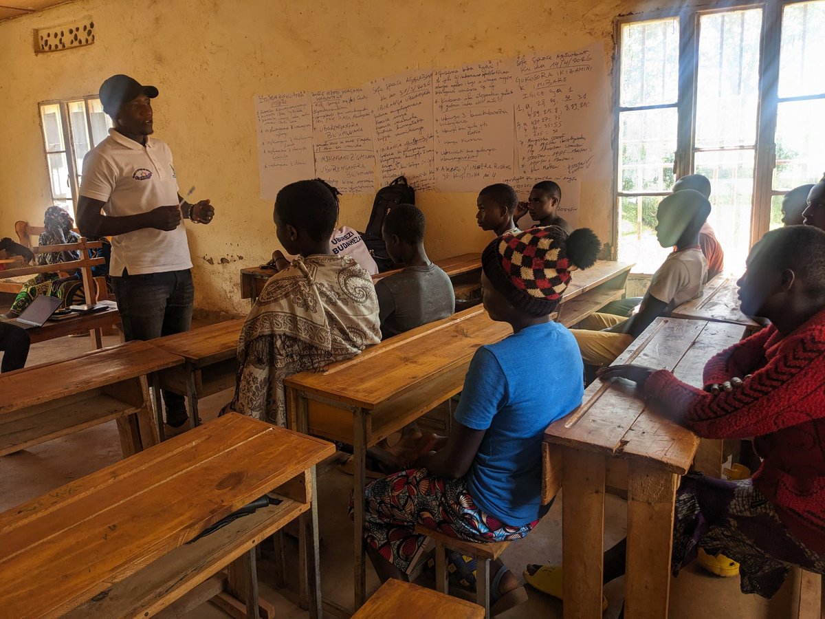 fmiubumuntu's tweet photo. Today, FMI “Ubumuntu” visited the Agahabwa cell safe space in @GisagaraDistr to engage with children in the #ALP under the @LIFT_Rwanda Program. Children shared how life skills sessions are helping them build confidence, improve behaviour, strengthen social interaction, 1/2 https://t.co/xXDncDjApw