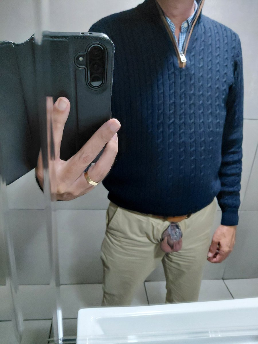 collar_n's tweet photo. A sneaky restaurant bathroom pic.
#owned #caged #goodboy https://t.co/bF8YzkEseM