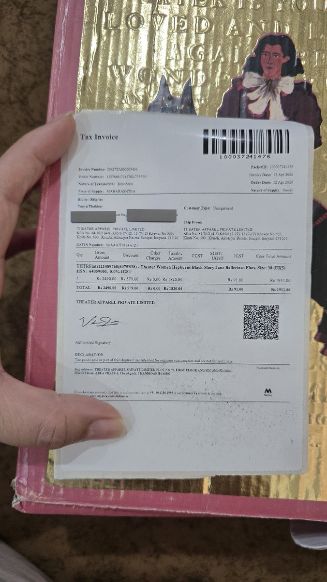 kaala_coat's tweet photo. MYNTRA SCAM! 
1. Bought 2 pair of shoes.
2. Delievry agent took payment. 
3. Myntra refuses to mark delivery status as delivered. 
4. Suffering since 12 April as unable to return one pair. 
5. Same auto gen msgs and no resolution.  @jagograhakjago @myntra @consumerforum_ https://t.co/bMtj4FmemO