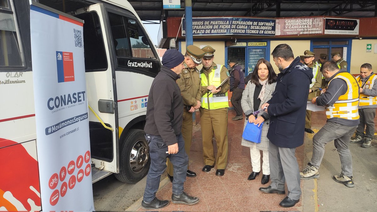 MTTMaule's tweet photo. #AgendaMTT El seremi @VoceriaMaule Hans Heyer, junto a @Carab_Maule, equipos @Fisca_MTT del Maule, @Senda_Maule y @conaset del MTT Maule, efectuaron un operativo de prevención de siniestros viales en el Terminal de Buses de Linares por interferiado del 21 de Mayo #ViajeSeguro https://t.co/QyGvDCm8tf