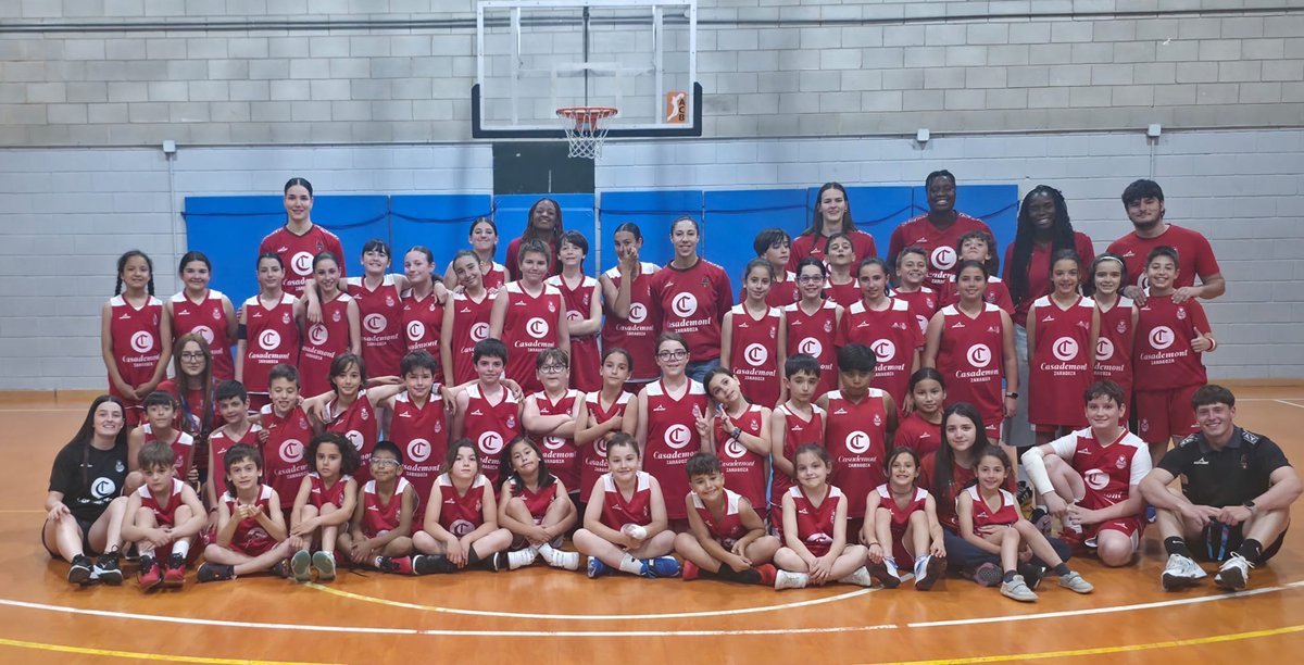 Fund_BZ's tweet photo. Varias jugadoras del primer equipo visitaron la Escuela del Príncipe Felipe 🏀

¡Lo pasaron genial! 🤗 https://t.co/LlQC1IEp85