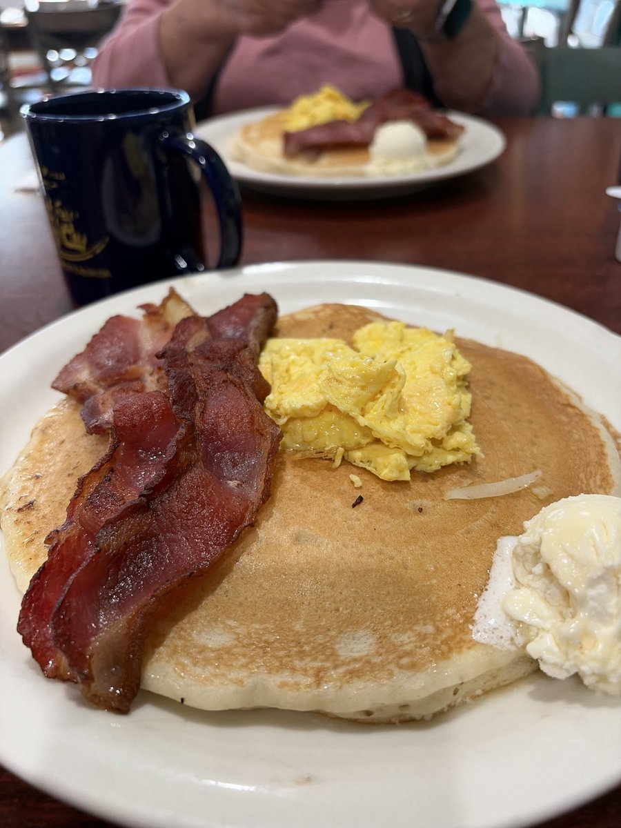 TBMgolf's tweet photo. I’m really watching my money in this high priced inflationary economy🙋‍♂️I got the short on cash breakfast. #makeAmericagreat #ninedollars https://t.co/hG4GFVevSy