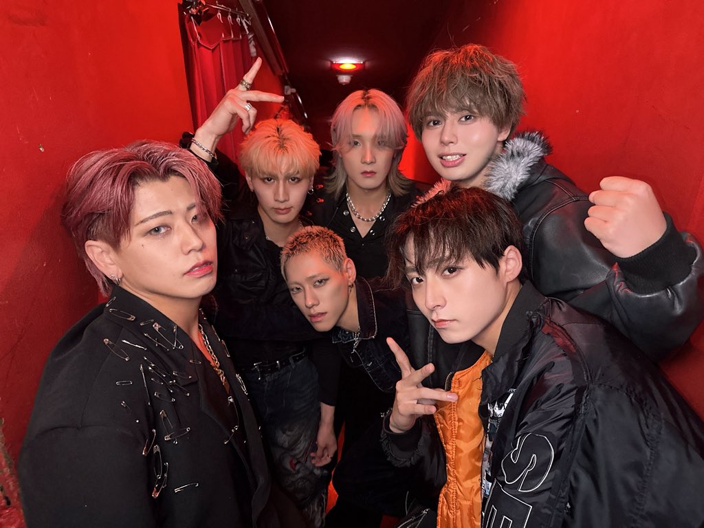 mq4gt's tweet photo. 黒衣装もバチイケでかっこいいなー
#DefClass #DefClass_JJ #Represent #レペレペレペゼン https://t.co/k5JjuiBCzk