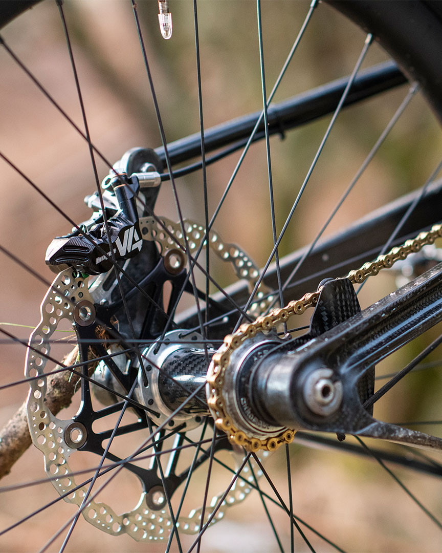 Hopetech's tweet photo. #Bikecheck
Something a bit different...Stephen's 2006 Lahar DHV M9 with a Rohloff gearbox, custom linkage, and built up with a full Hope build kit including DM Stem, Carbon Bars, Evo cranks, and Tech 4's with Floating Rotors.

📸 @steg.hughes https://t.co/BGgjWlSVGo