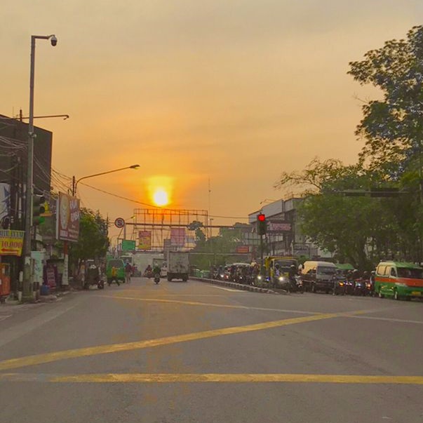 orchideacee's tweet photo. Ini Indonesia kayaknya lagi masuk musim kemarau deh, terik banget!!

Ga bosen bosennya bilang buat jangan lupa pake SUNSCREEN ya guys✨️ https://t.co/ddNwG3tz5s