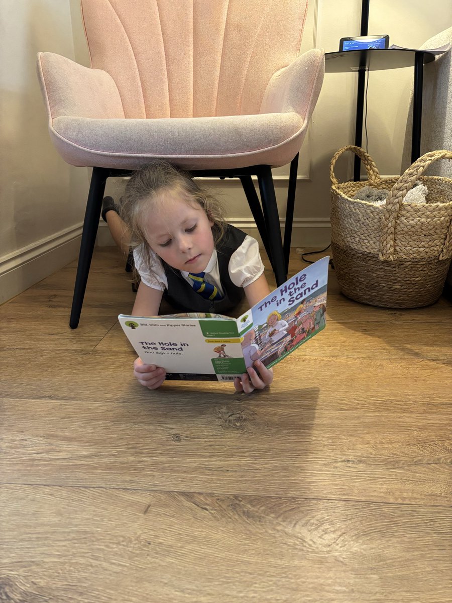 sammoynes3's tweet photo. @SwingatePrimary @swingatereading Esme and Emilie’s random reading places 📚✨
Esme chose a cosy spot in the under-stairs cupboard… while Emilie tucked herself away under the chair! ❤️📚 https://t.co/p6n6pdh0rG