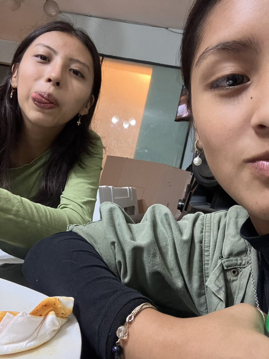 mayxle29's tweet photo. Evidentemente tengo razones para ser feliz 💗 https://t.co/QhQHSGR52o