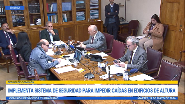 defensorianinez's tweet photo. Esta mañana, el Defensor de la Niñez, Anuar Quesille, asiste a la comisión de Vivienda del @Senado_Chile, que discute el proyecto que busca implementar sistemas de seguridad adicionales para impedir caídas accidentales desde edificaciones en altura.
📺👇🏽
https://t.co/k7EPevMFux https://t.co/4lQctYRCGw
