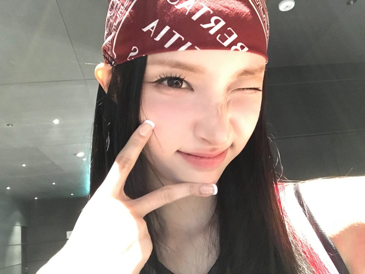 ILLIT WEVERSE tweet media