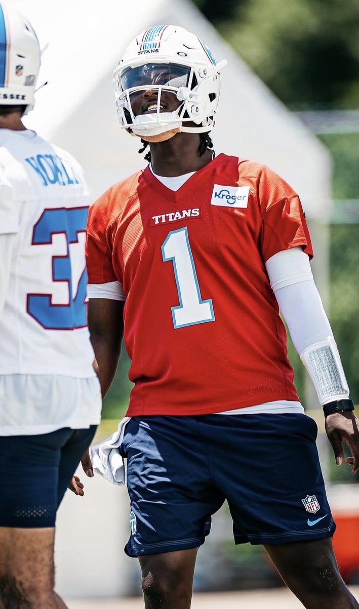 CumpySnute's tweet photo. @FB_Helmet_Guy Would be nice as an alternate option. 

Unpopular opinion: White looks too good 🥶 https://t.co/lTZlDUaDXQ