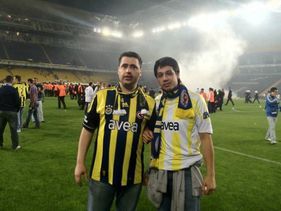 talhakarakas14's tweet photo. @cemciritci Cem Ciritçi’nin görevini layığıyla yapmasının tesadüf olmadığını bu fotoğrafa bakınca anlamamız gerek tribünden gelen camianın evlatları arması için herşeyi yapar Allah sizden razı olsun umarım uzun yıllar bu şubeye hizmet edersiniz. https://t.co/8cbPrCqT5z