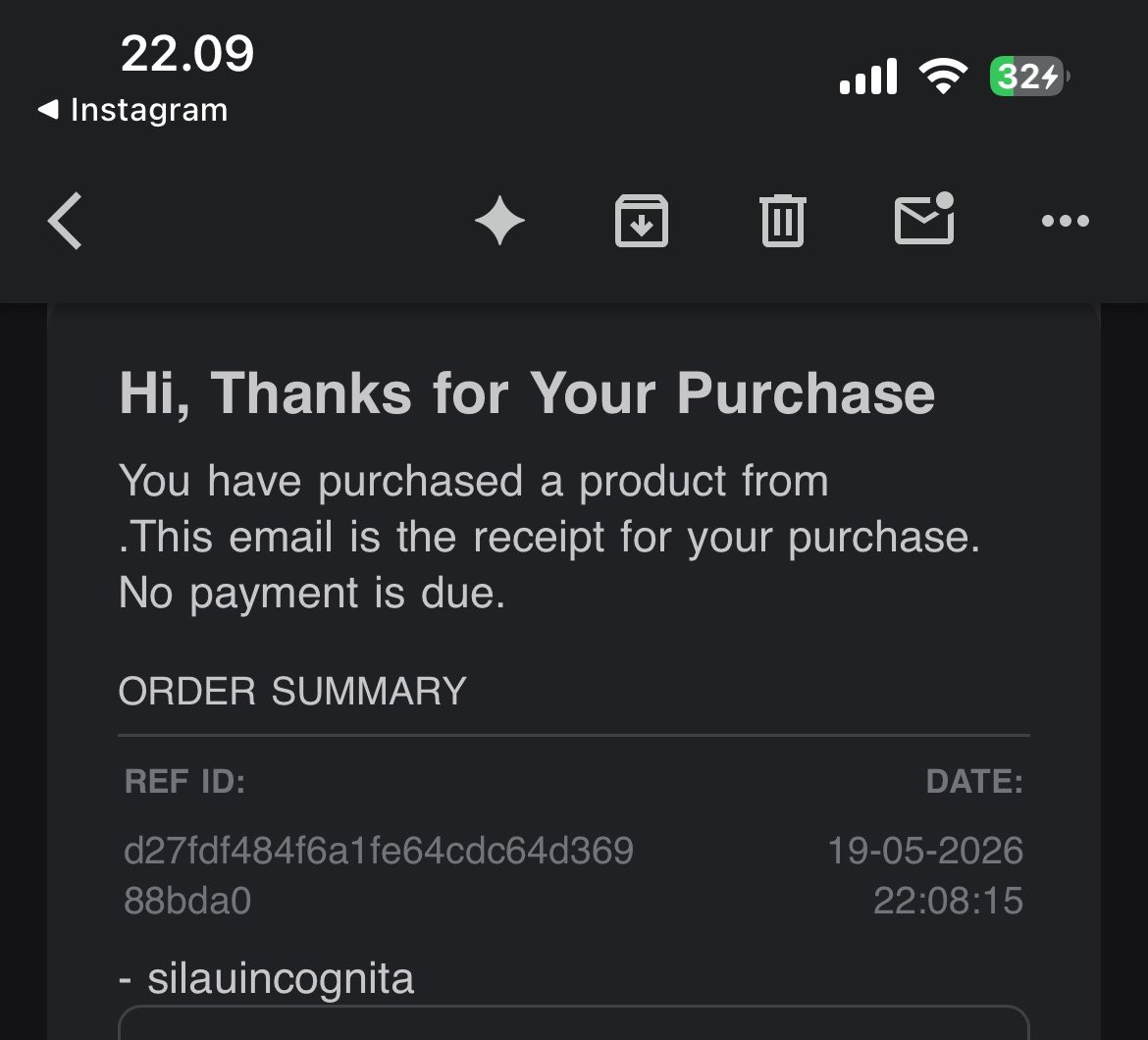 zur_aa's tweet photo. @silau_incognita merch ditunggu min😬 https://t.co/C00VC8RUuy