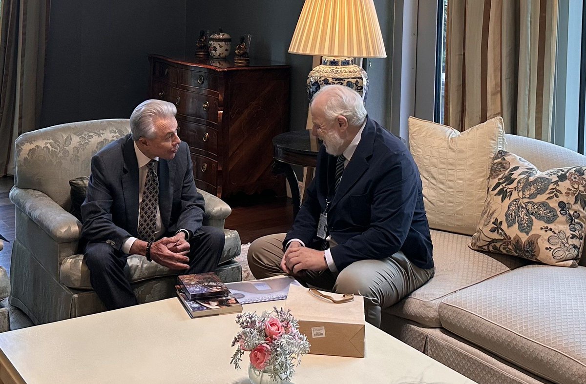CanalHispanidad's tweet photo. José Luis López-Linares con el embajador de EEUU en España, D. Benjamín León 🇪🇸🇺🇸🌎

WE THE HISPANOS es una película necesaria en todo el mundo hispano y especialmente en EEUU. 

¡Gracias! @USembassyMadrid por acoger a nuestro director y por la felicitación. Nos alegramos de que le haya gustado tanto la película 👏

SEGUIMOS👉https://t.co/w1ofFn2raa