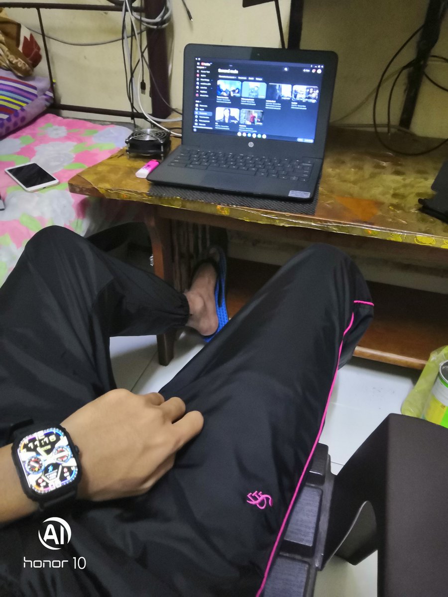 Azim98Matt's tweet photo. Teman kita mehh tengok cita hantu👻 https://t.co/Iz1b788GBU