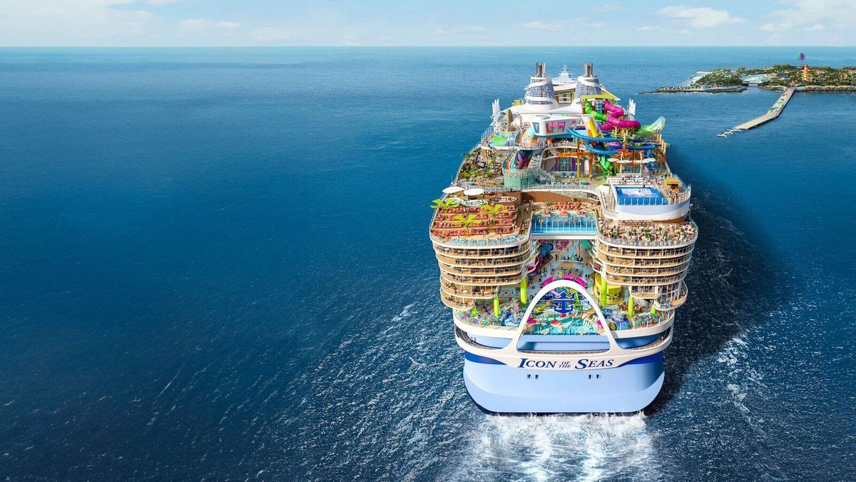 LuisMiNegocios's tweet photo. 🚢 ¡Se hunden las acciones de los cruceros! ⚠️ Royal Caribbean cae 3%  por el aumento en los costos de combustible y la incertidumbre global 🌍

📉 Las acciones de Royal Caribbean cayeron después de que el Gobierno de México anunciara una revisión al megaproyecto turístico y parque acuático que la compañía planea desarrollar en Mahahual, Quintana Roo 🌴🌊

La noticia golpeó a inversionistas justo en un momento complicado para las navieras, que además enfrentan altos costos de combustible y creciente presión económica internacional ⛽💸

El proyecto promete millones en inversión, empleos y turismo para el Caribe mexicano, pero grupos ambientalistas y habitantes locales alertan sobre posibles daños ecológicos en arrecifes y ecosistemas sensibles 🐠🚫

Mientras algunos ven una oportunidad para detonar la economía del sur del país, para la mayoría representa un riesgo ambiental demasiado alto por beneficiar intereses extranjeros 🌎⚖️

💬 ¿Tú qué opinas? ¿México debe apoyar megaproyectos turísticos aunque existan riesgos ambientales… o es momento de poner límites a las grandes corporaciones?