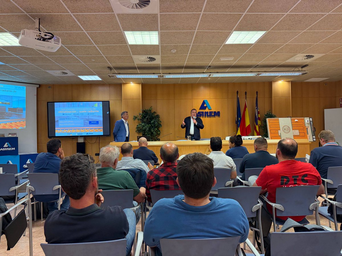 ASINEM_IB's tweet photo. 😃¿Sabías que el suelo radiante puede ponerse en marcha con la misma rapidez que un sistema de radiadores? Además, es fácil de controlar y tiene un bajo consumo energético.

🌡️Una solución eficiente y confortable que cada vez gana más protagonismo. https://t.co/3n4syrplLP