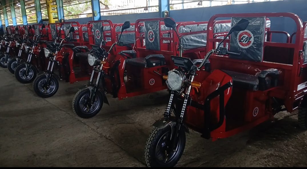 ReinaldoLuisGo1's tweet photo. #GESIME continúa contribuyendo a la electromovildad con los triciclos eléctricos. Alternativas para mejorar el transporte de pasajeros y las cargas en todo el país.
Cuba cuenta con #GESIME 
#IndustriasCuba https://t.co/axewZ9fSas