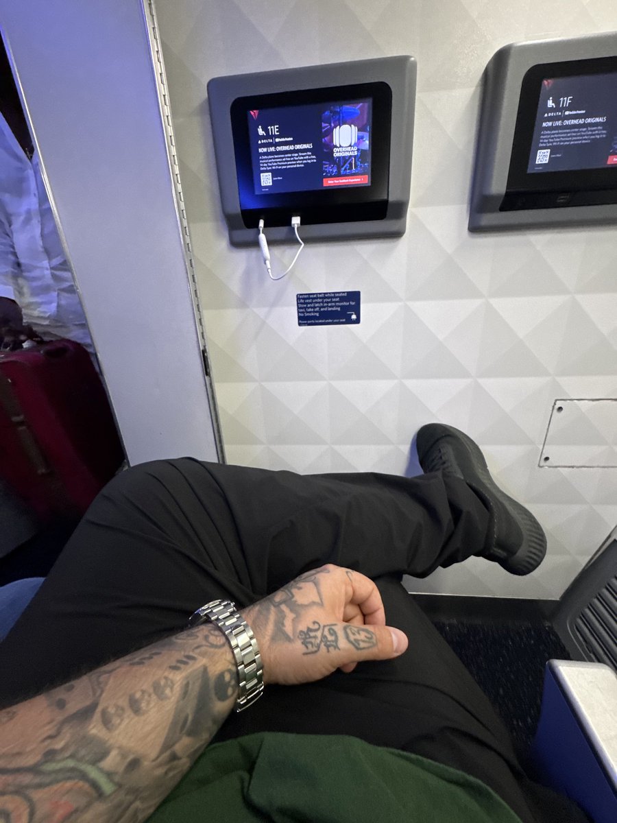 Chris D 🛸👣👻 tweet media