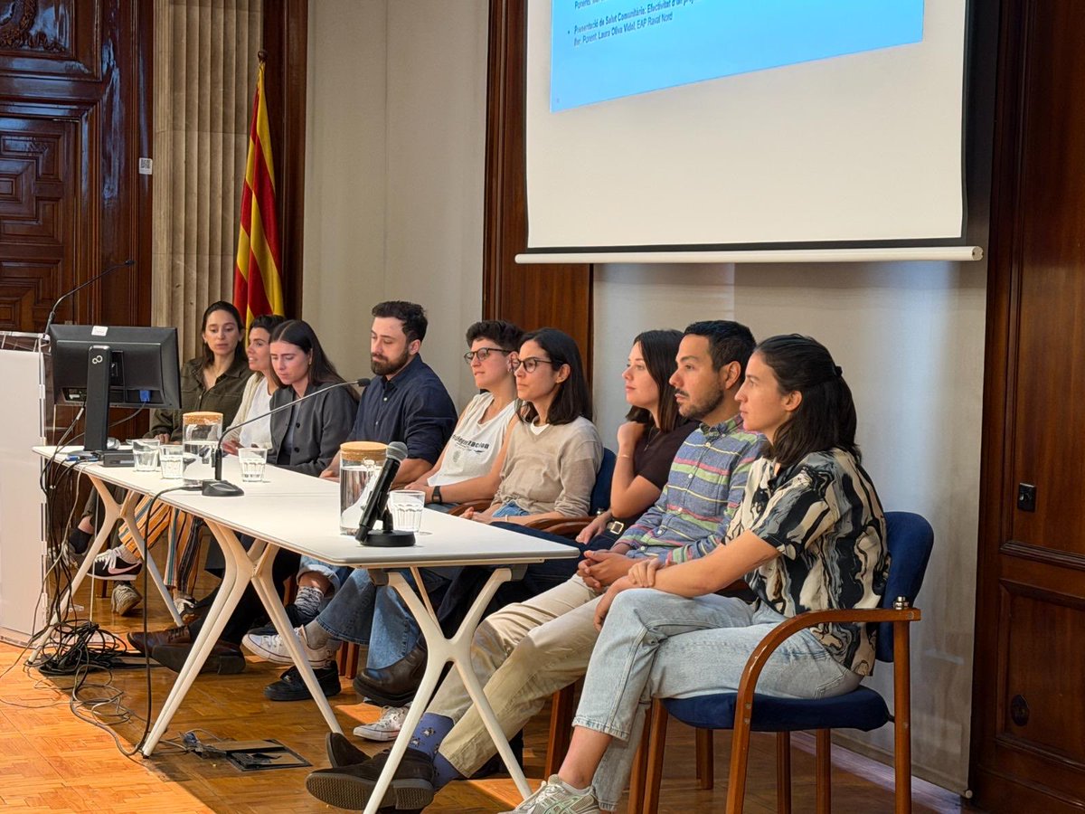 primariaicscat's tweet photo. 📊 S’han presentat 11 projectes sobre diabetis, prescripció de medicaments, salut sexual o salut comunitària, amb dos premis que impulsaran la seva publicació.
🎓 Una jornada que posa en valor la #RecercaICS, la longitudinalitat i el compromís de la primària. #ResidentsICS https://t.co/PaXkpLHwpQ