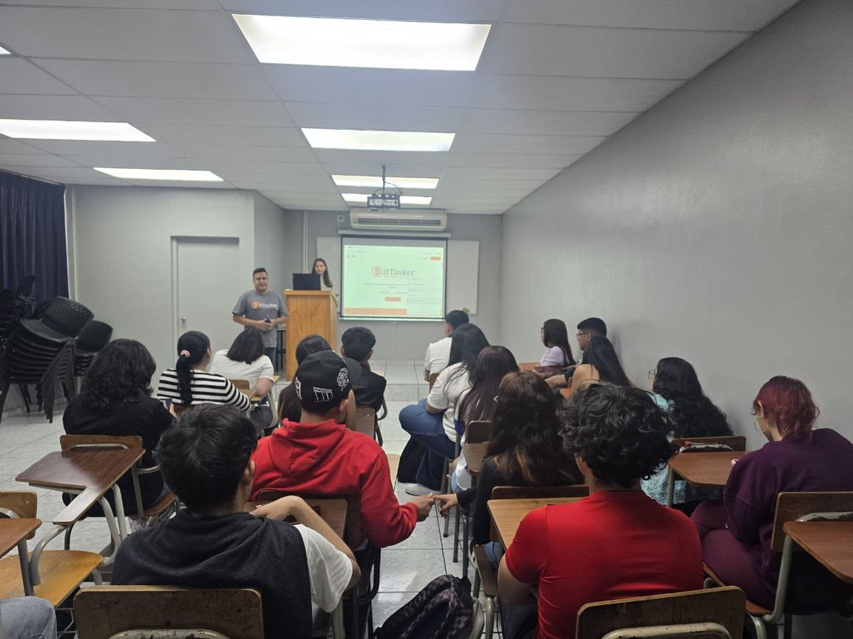 BitTaskerdotcom's tweet photo. Te imaginas monetizar tus talentos y cobrar en #Bitcoin mientras aún estás en la universidad? 
Bittasker encendió motores en la @usamelsalvador Conectamos con los futuros profesionales de #ElSalvador, mostrándoles cómo tomar el control de su tiempo como Tasker y recibir pago ₿🇸🇻 https://t.co/GkzLtdT7o0