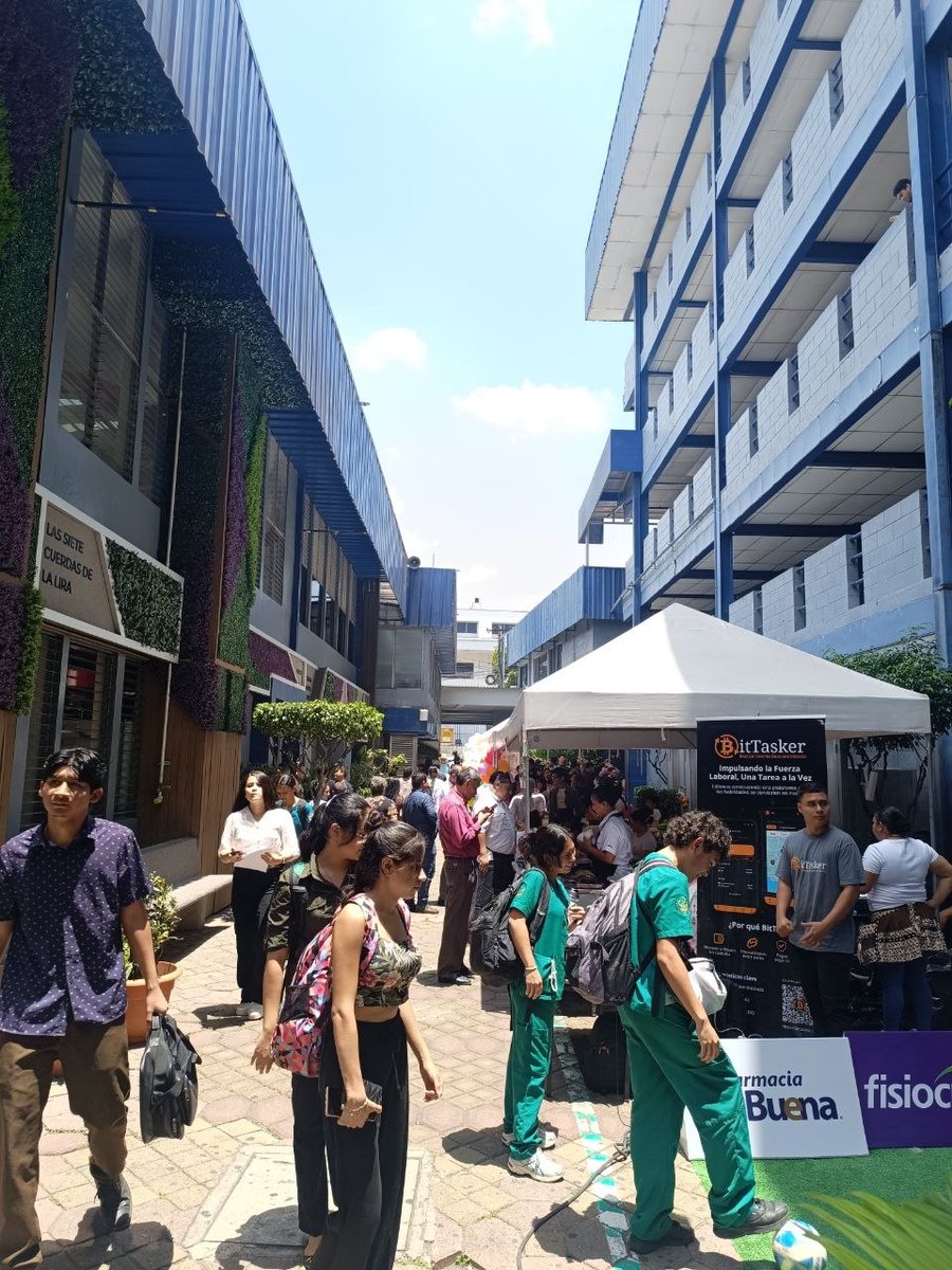 BitTaskerdotcom's tweet photo. Te imaginas monetizar tus talentos y cobrar en #Bitcoin mientras aún estás en la universidad? 
Bittasker encendió motores en la @usamelsalvador Conectamos con los futuros profesionales de #ElSalvador, mostrándoles cómo tomar el control de su tiempo como Tasker y recibir pago ₿🇸🇻 https://t.co/GkzLtdT7o0