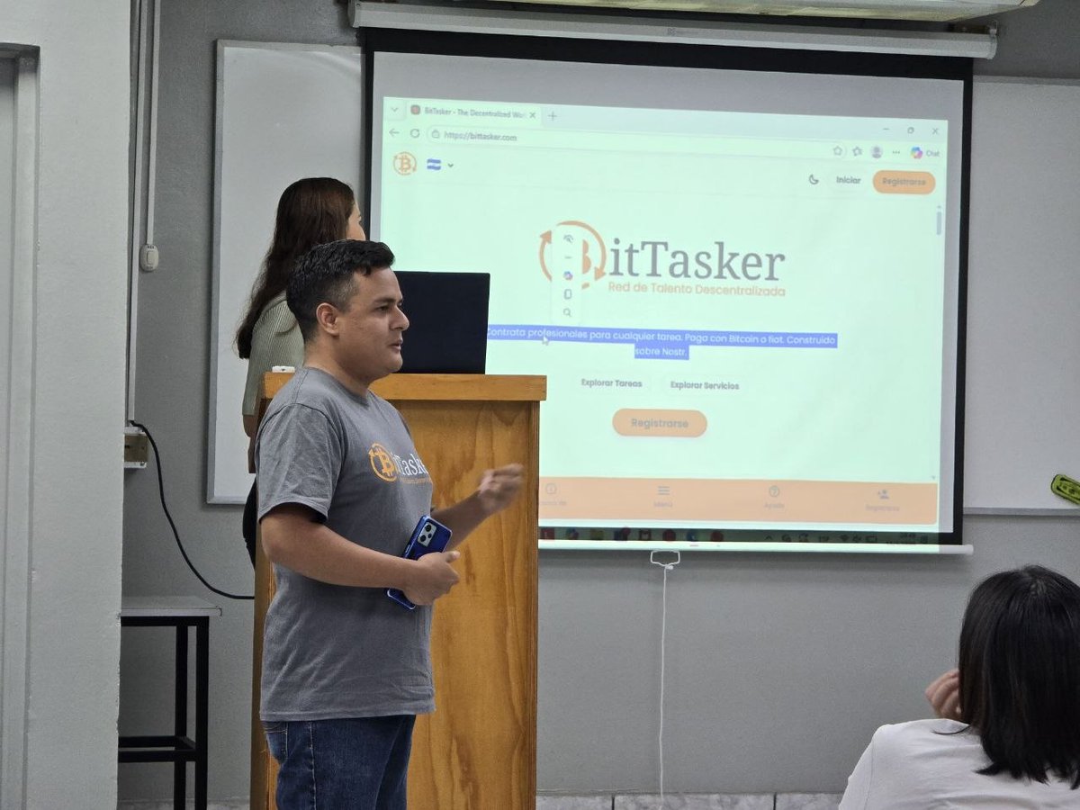 BitTaskerdotcom's tweet photo. Te imaginas monetizar tus talentos y cobrar en #Bitcoin mientras aún estás en la universidad? 
Bittasker encendió motores en la @usamelsalvador Conectamos con los futuros profesionales de #ElSalvador, mostrándoles cómo tomar el control de su tiempo como Tasker y recibir pago ₿🇸🇻 https://t.co/GkzLtdT7o0
