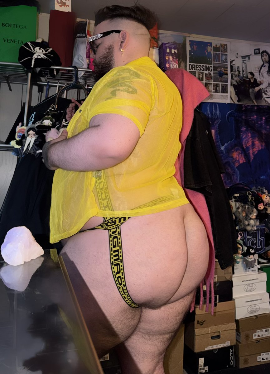 ROBTHEFLAMINGO's tweet photo. Come eat my fat ass baby https://t.co/HKA4W8VwOP