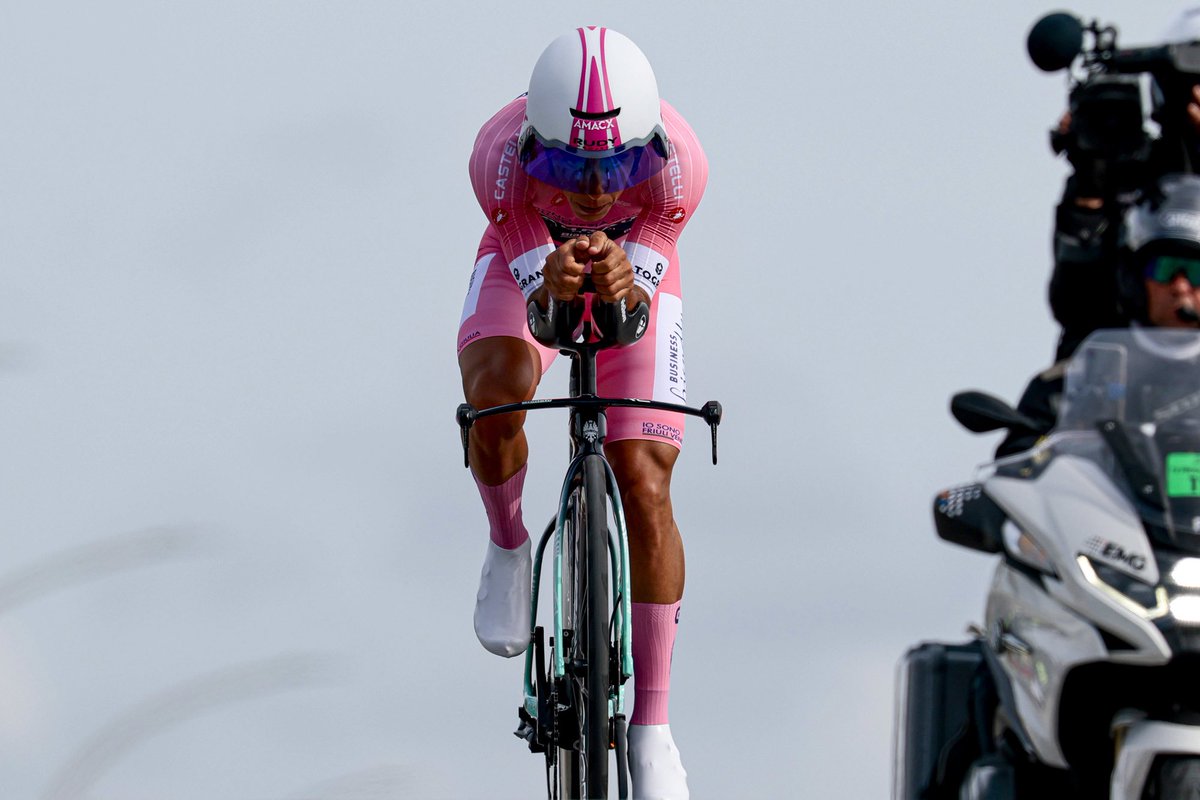 BHRVictorious's tweet photo. 🇮🇹 #GirodItalia | ST 10 

Siiuuu! 🇵🇹 

Eulálio is still in pink! @giroditalia 

#RideAsOne 

📸 @SprintCycling https://t.co/PrUnO5cSwQ