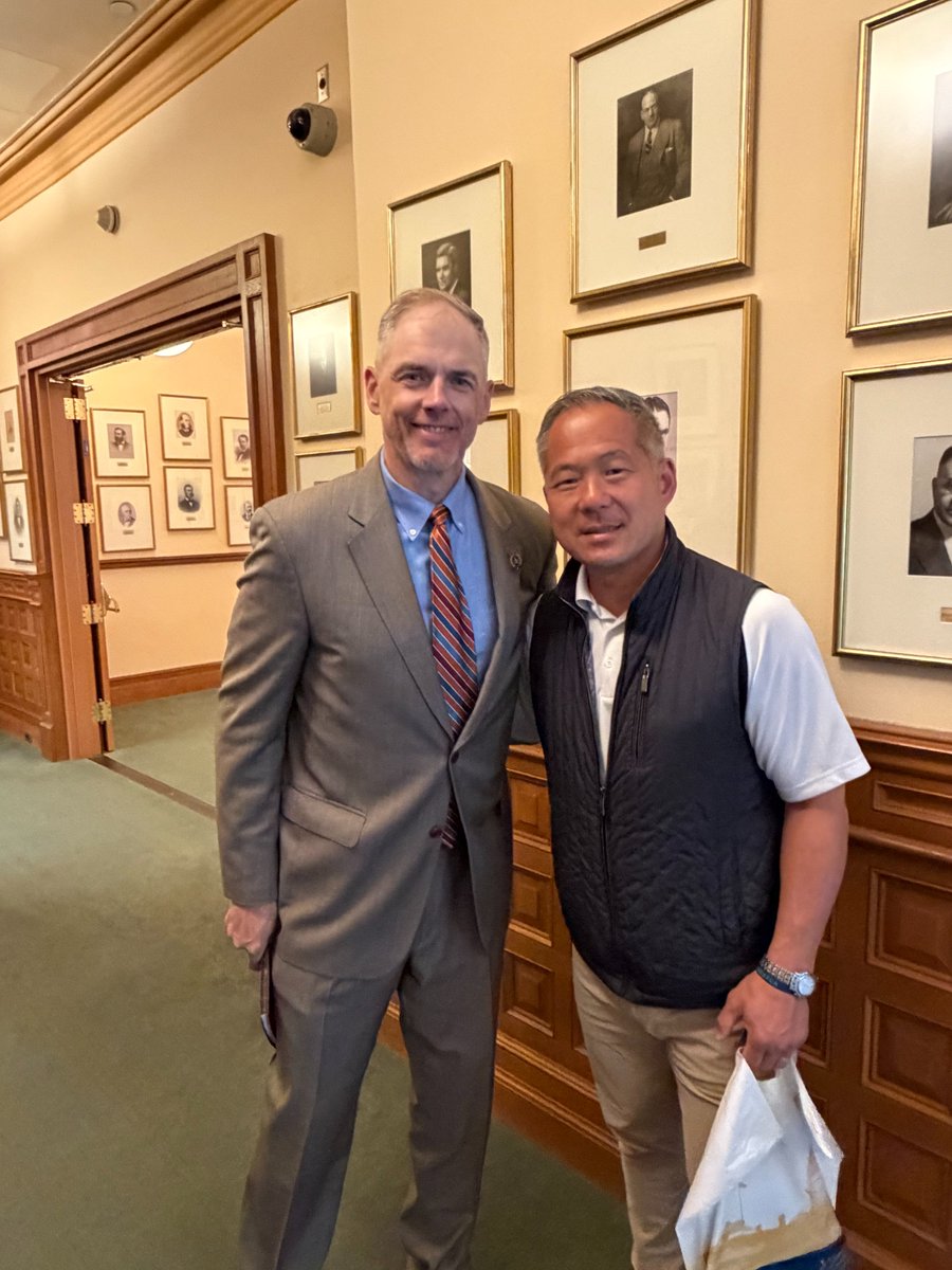 JayWebberNJ's tweet photo. Our statehouse welcomed students from the Arrow Academy for our voting session yesterday.

The kids humored me by listening to my stories of Washington sneaking up on the Hessians right next door.

Always a pleasure to talk to bright young kids about our history, especially during our 250th anniversary!