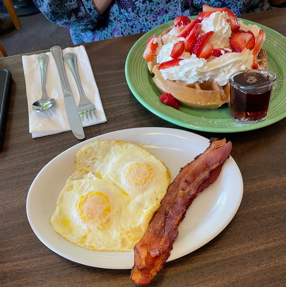 stansmaplecafe's tweet photo. The Belgian Waffle Combo  🧇✨ Just what mornings were made for https://t.co/H4HFCaQY0s