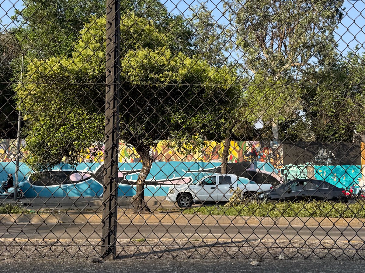 RenatoTrejo's tweet photo. ¿Cómo es posible que hayan podido tener el tiempo de dañar el mural?, es una gran pena verlo así, ¿se restaurará? @AlcCuauhtemocMx @AlessandraRdlv https://t.co/YIWuGh3Prv
