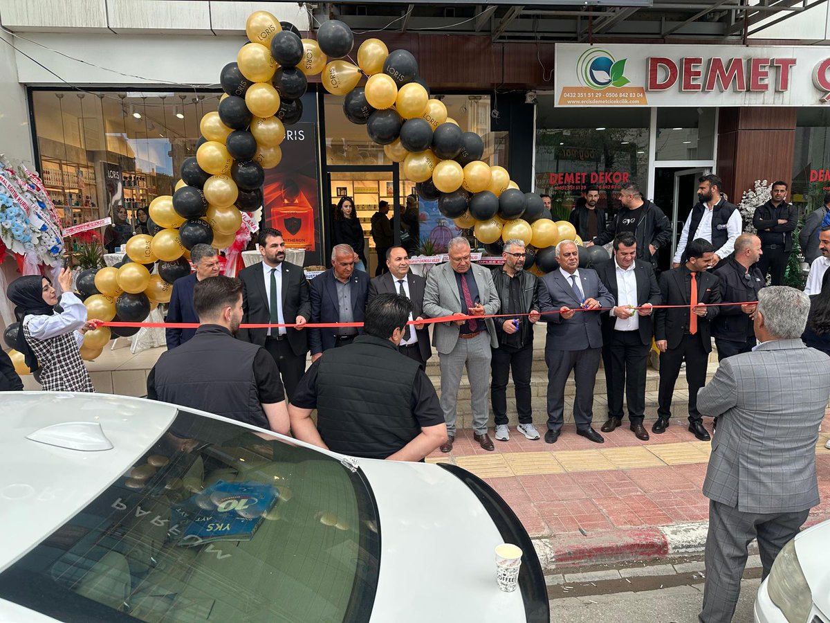Ercistso's tweet photo. Vanyolu Caddesi Garanti Bankası karşısında faaliyete başlayan Fatih KIZILDERE ve Deniz DEM��R' e ait LORİS PARFÜM Ünvanlı işyerinin açılışını gerçekleştirdik. İşyerinin KIZILDERE ve DEMİR ailesi ile ilçemize hayırlı olmasını temenni eder bol kazançlar dileriz. https://t.co/btAuvhzkc9