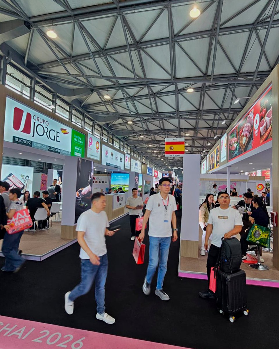 MeatAttraction's tweet photo. 🌍 La carne de cerdo española está presente en #SIALShanghai con un amplio colectivo de empresas del sector porcino. Gracias al apoyo de @interporc, la próxima edición de #MeatAttraction, en el marco de #AnugaSelectIbérica, cuenta con un córner de promoción internacional. https://t.co/VRPIYgRe4r