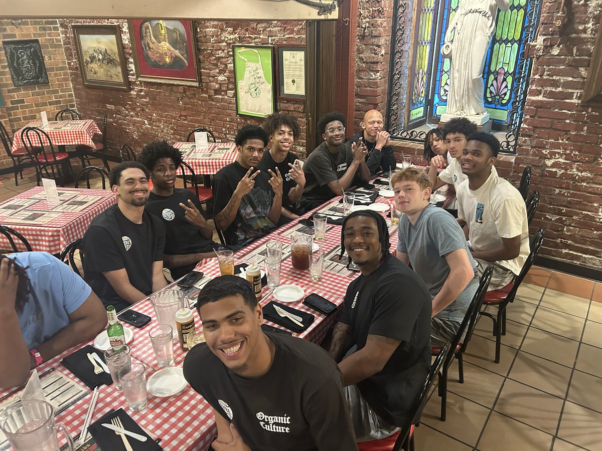 JohnLeet2028's tweet photo. @TeamFinalRed 2028 EYCL finished 4-0 in Memphis, TN for EYBL Champions Session 2!  We are now 8-0 for the season.  Next stop, Vegas… https://t.co/20og9FJiHN