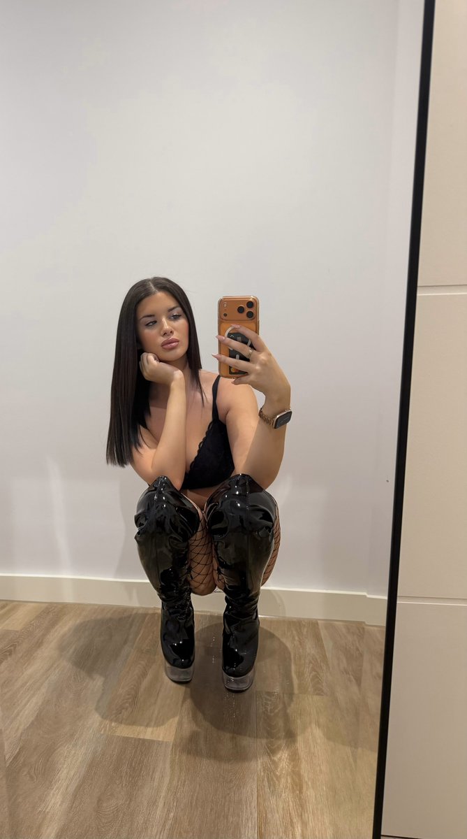Cash4Chels's tweet photo. The second I put these boots on your brain shuts off and your wallet opens https://t.co/Jn4ueDPzVt