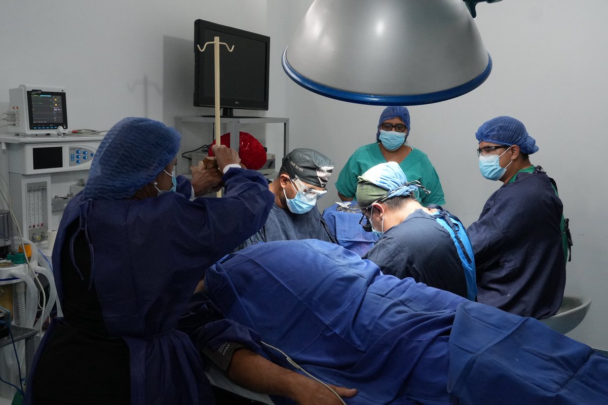 DialRiosEc's tweet photo. En la Unidad de Hemodiálisis Los Ríos realizamos intervenciones de accesos vasculares para garantizar que cada sesión de diálisis sea segura y efectiva. Un acceso en buen estado es clave para reducir riesgos y mejorar la calidad de vida de nuestros pacientes.
#DialisisEsVida https://t.co/602jxbHHx5